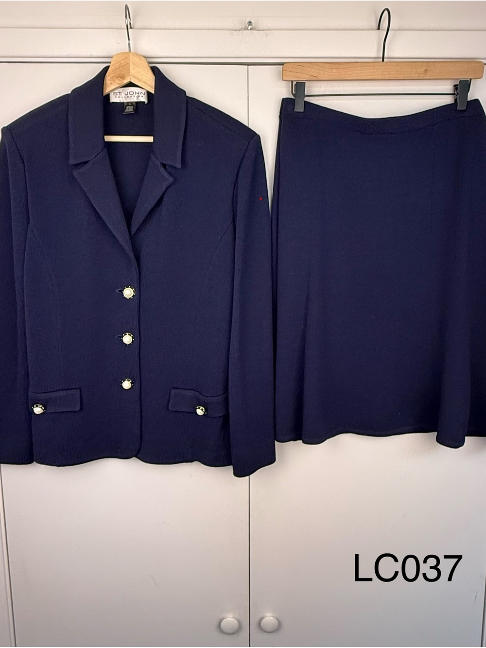 St. John Collection Navy Knit Pearl Button 2 Piece Skirt Suit 14 16